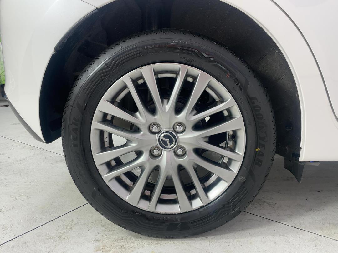 Photo '12' of Mazda Mazda2