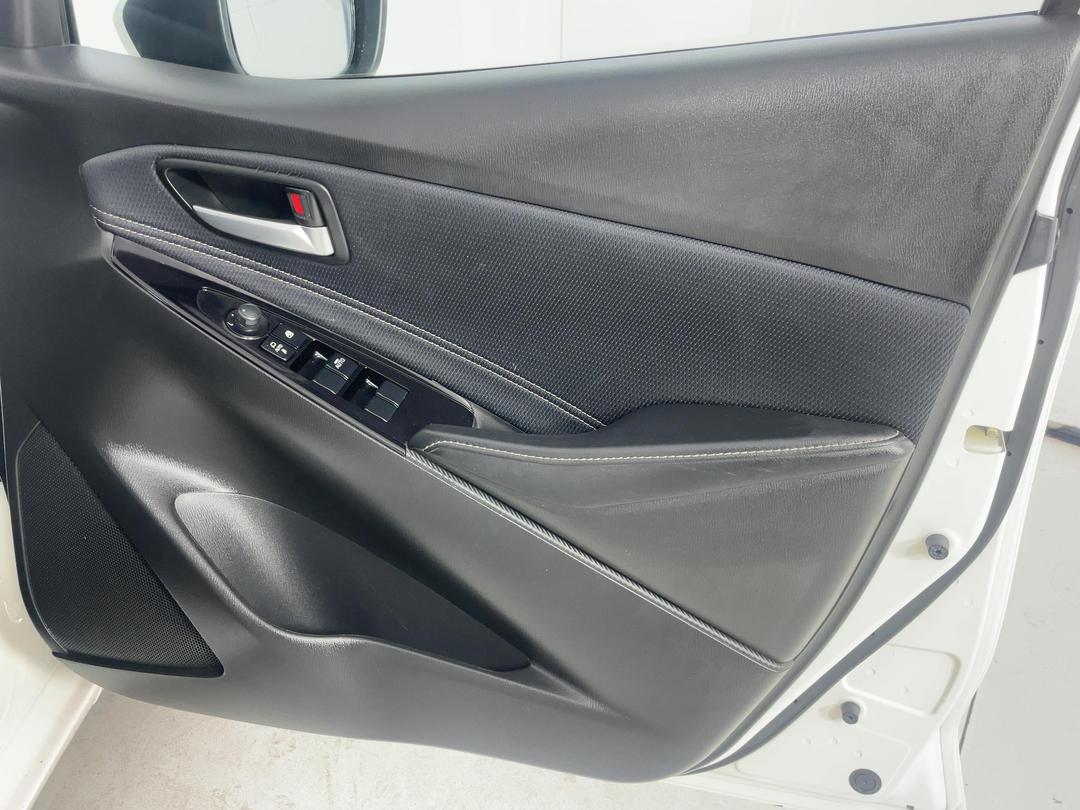 Photo '15' of Mazda Mazda2