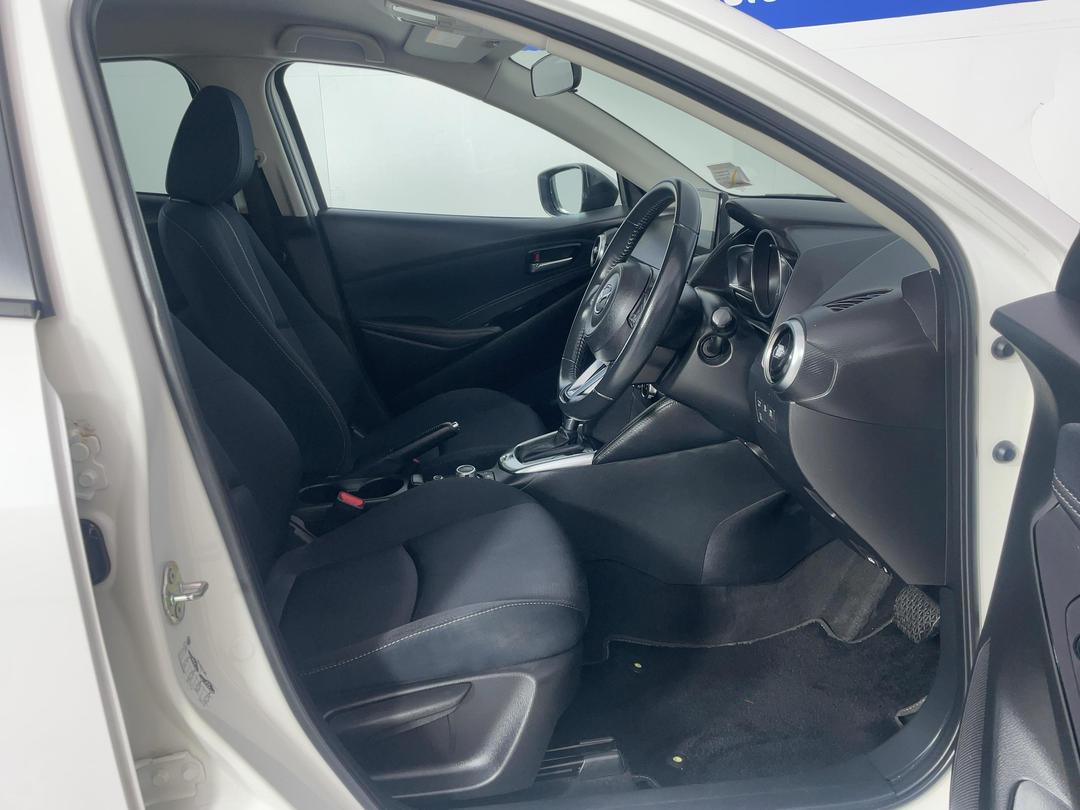 Photo '16' of Mazda Mazda2