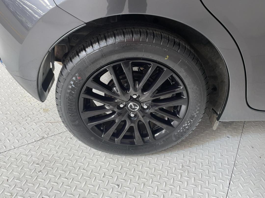 Photo '12' of Mazda Mazda2