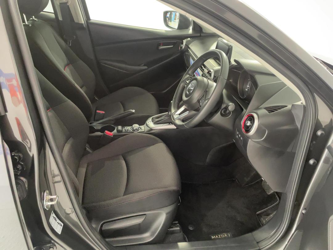 Photo '16' of Mazda Mazda2
