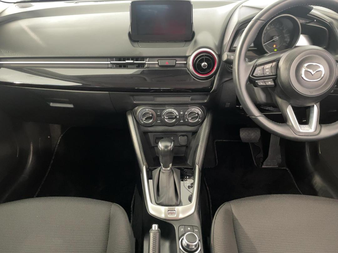 Photo '18' of Mazda Mazda2