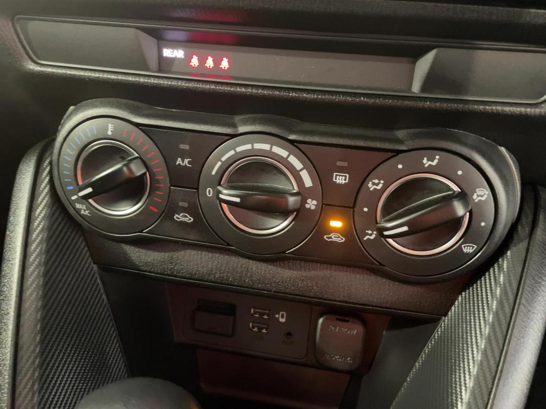 Photo '30' of Mazda Mazda2