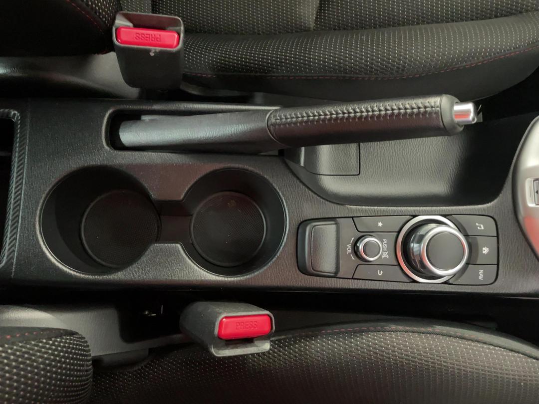 Photo '32' of Mazda Mazda2