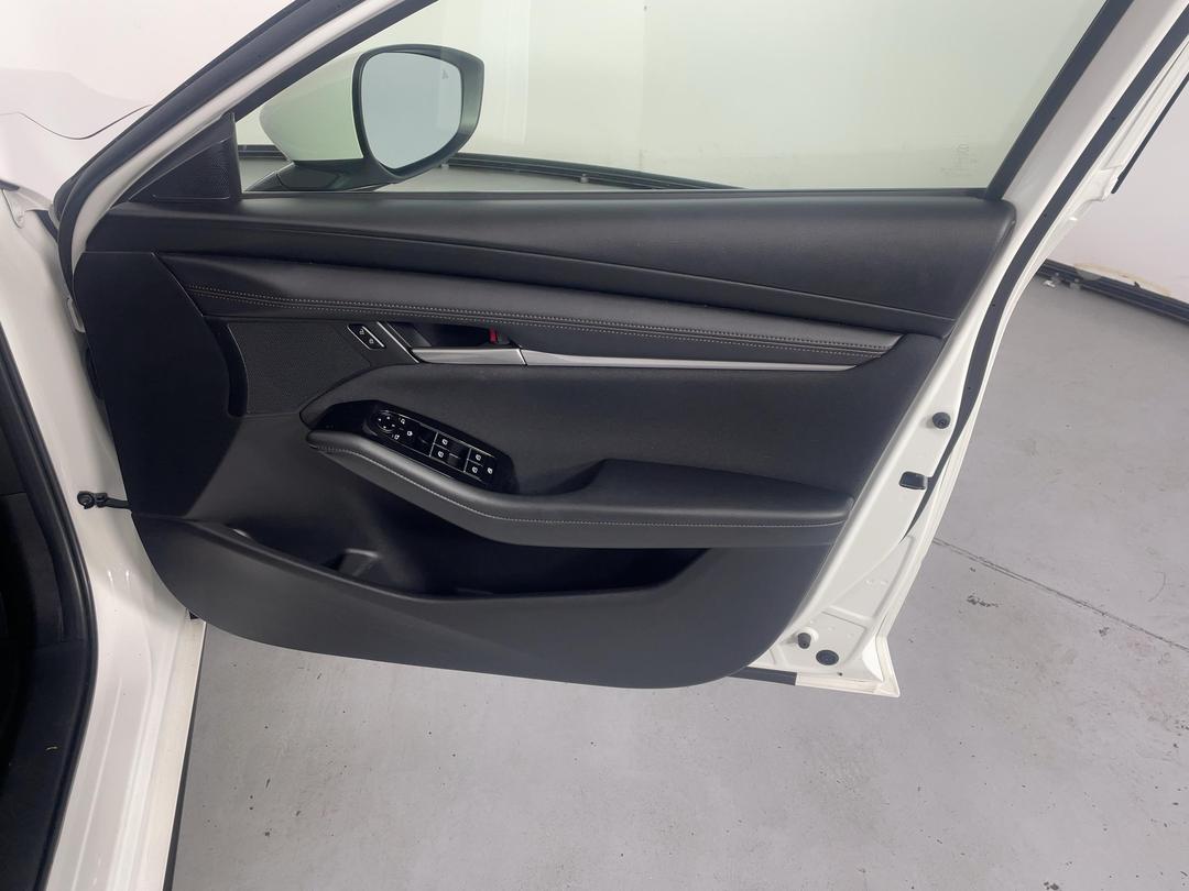 Photo '15' of Mazda Mazda3