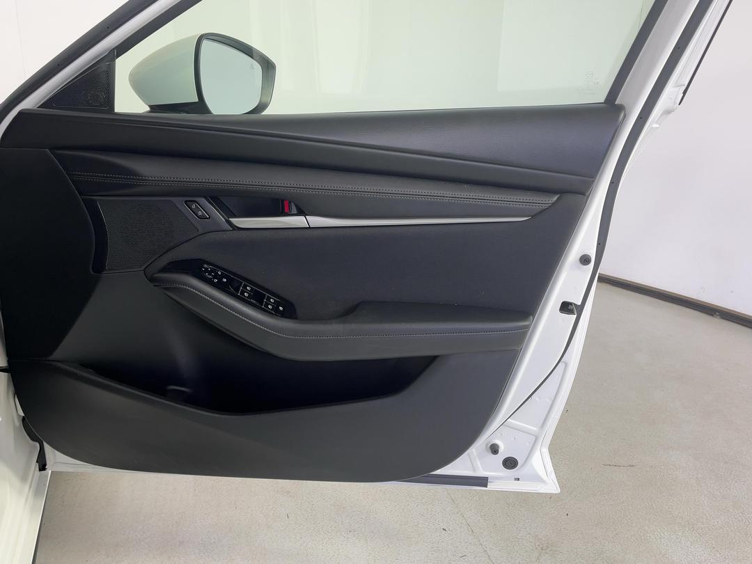 Photo '15' of Mazda Mazda3