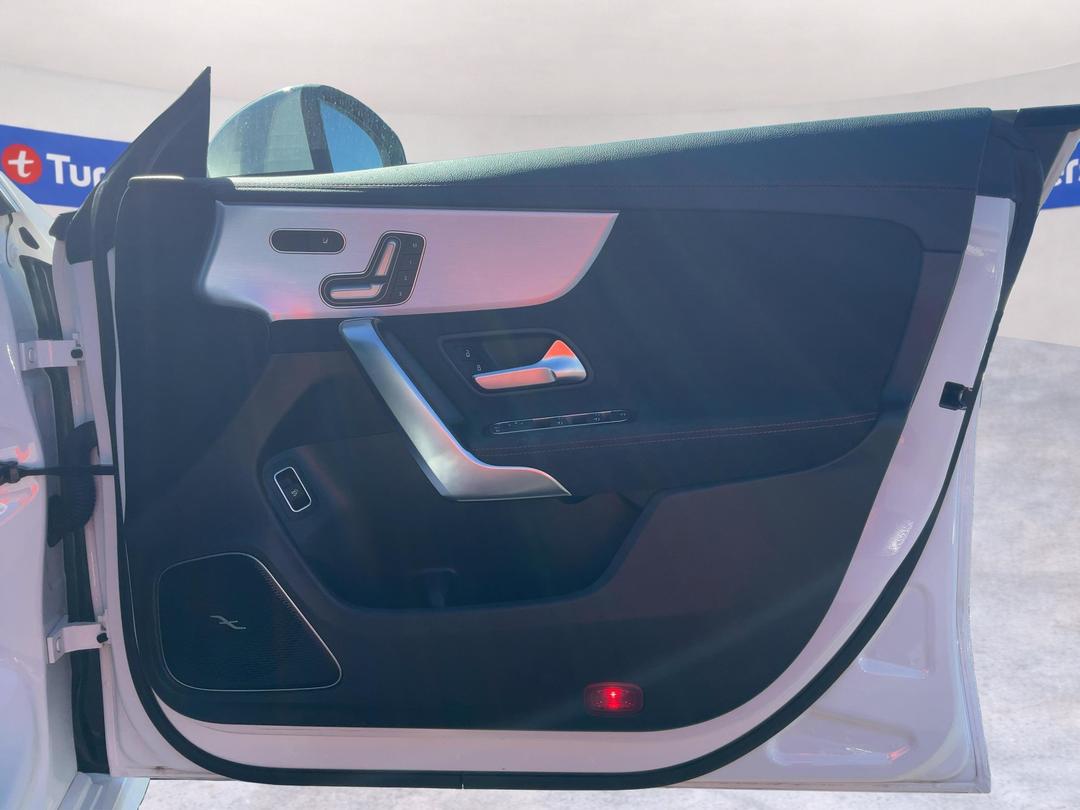 Photo '15' of Mercedes-Benz CLA