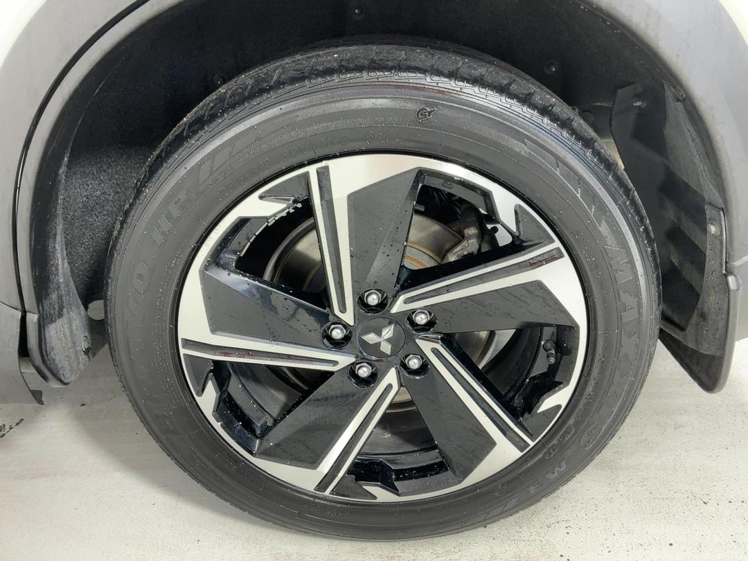 Photo '11' of Mitsubishi Eclipse Cross