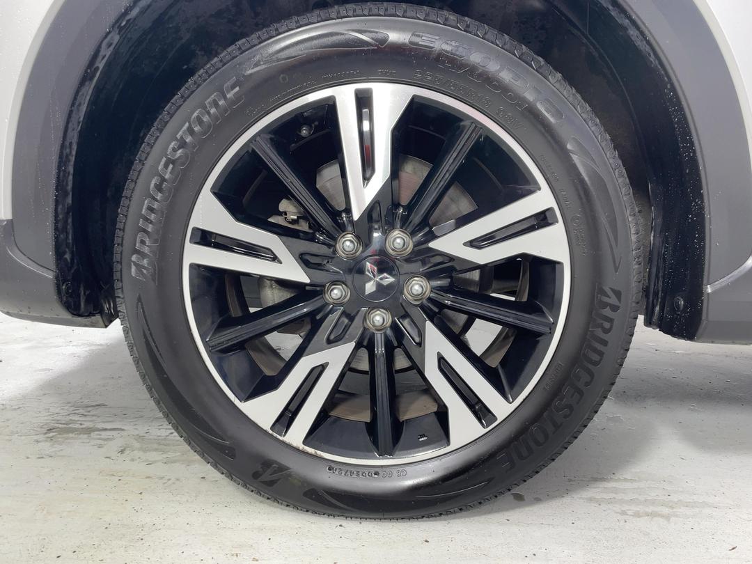 Photo '10' of Mitsubishi Eclipse Cross