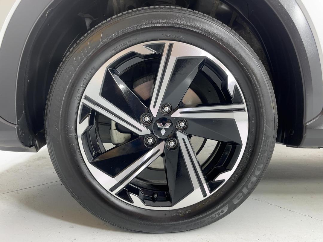 Photo '10' of Mitsubishi Eclipse Cross