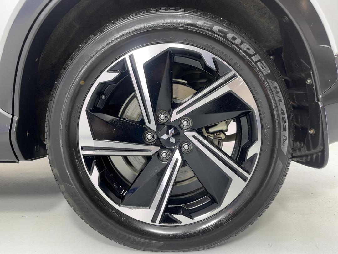 Photo '11' of Mitsubishi Eclipse Cross