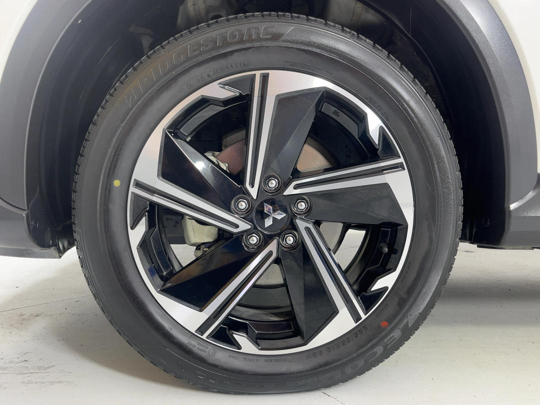 Photo '10' of Mitsubishi Eclipse Cross