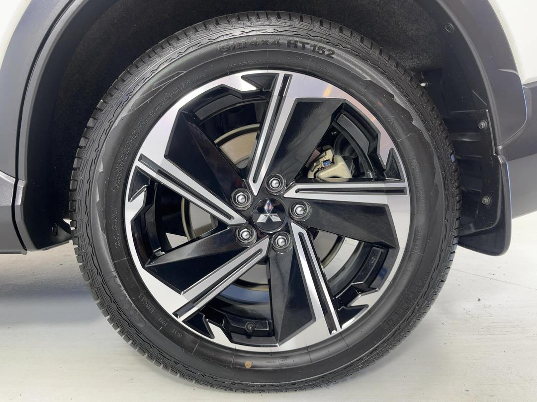 Photo '11' of Mitsubishi Eclipse Cross