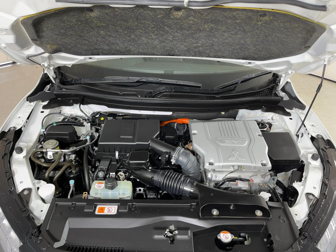 Photo '13' of Mitsubishi Eclipse Cross