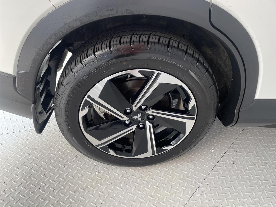 Photo '12' of Mitsubishi Eclipse Cross