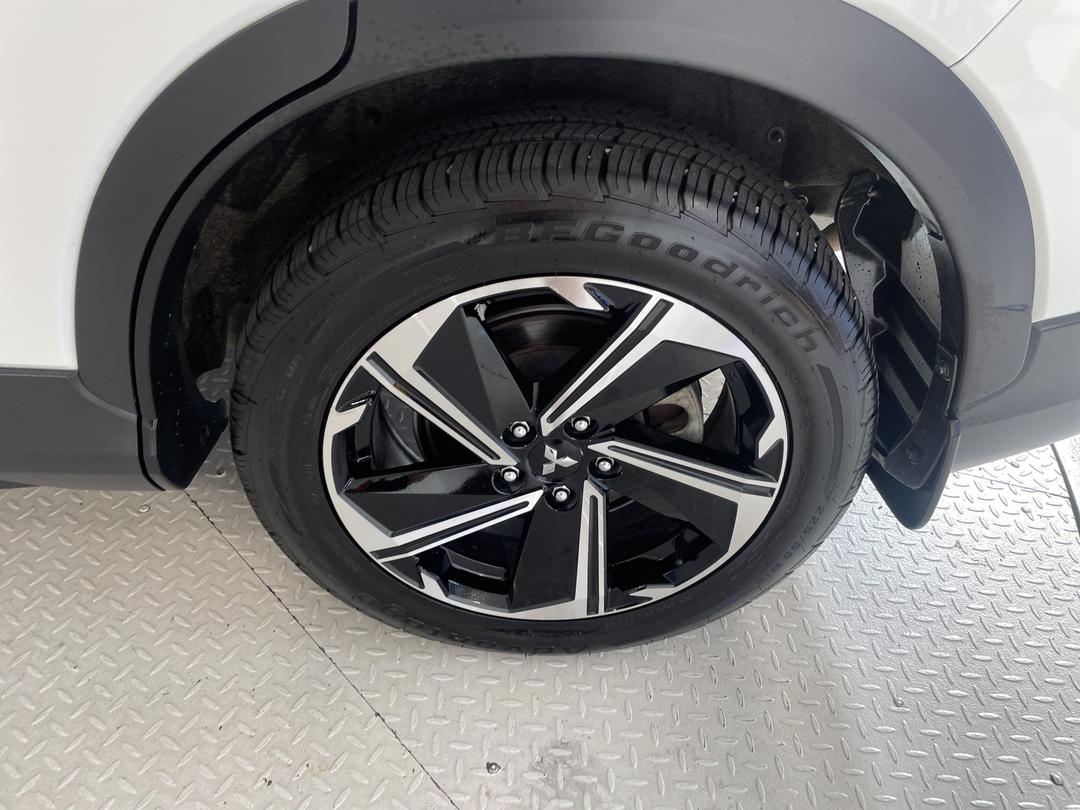 Photo '11' of Mitsubishi Eclipse Cross