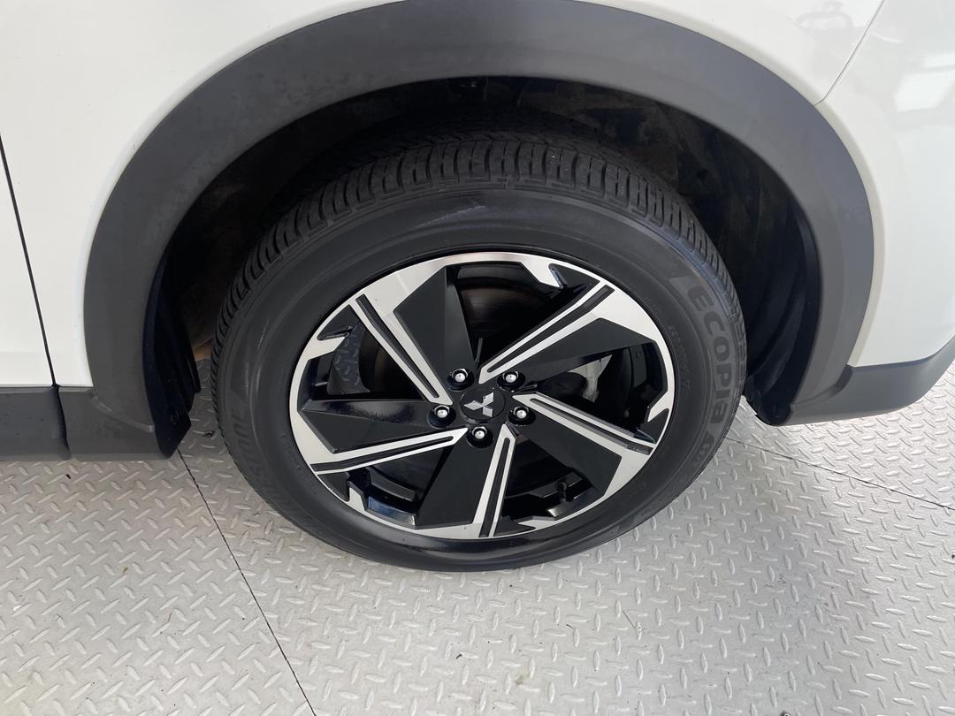 Photo '9' of Mitsubishi Eclipse Cross