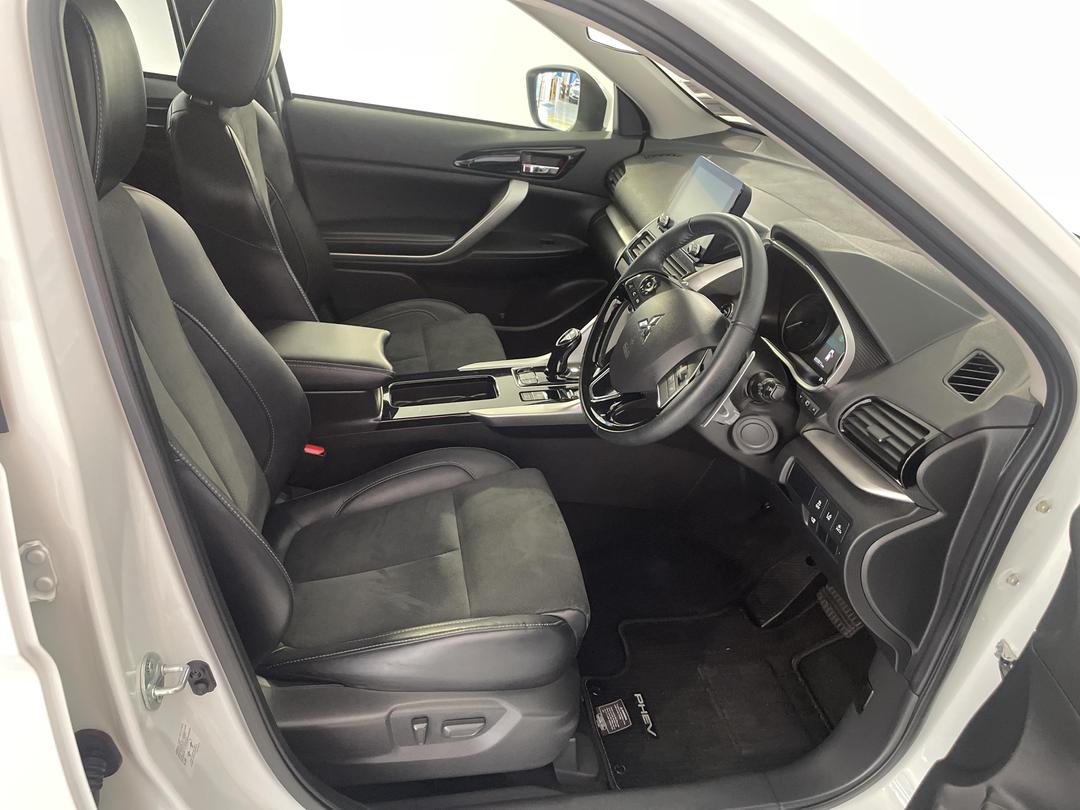 Photo '16' of Mitsubishi Eclipse Cross