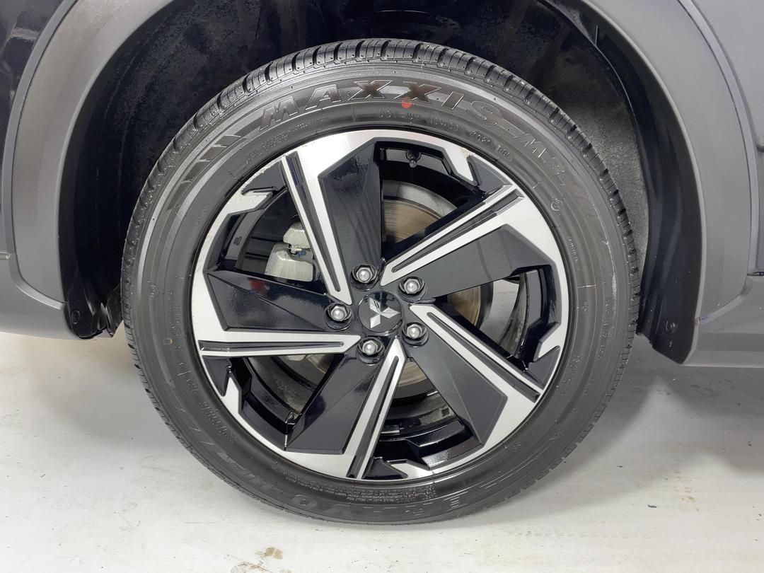 Photo '10' of Mitsubishi Eclipse Cross