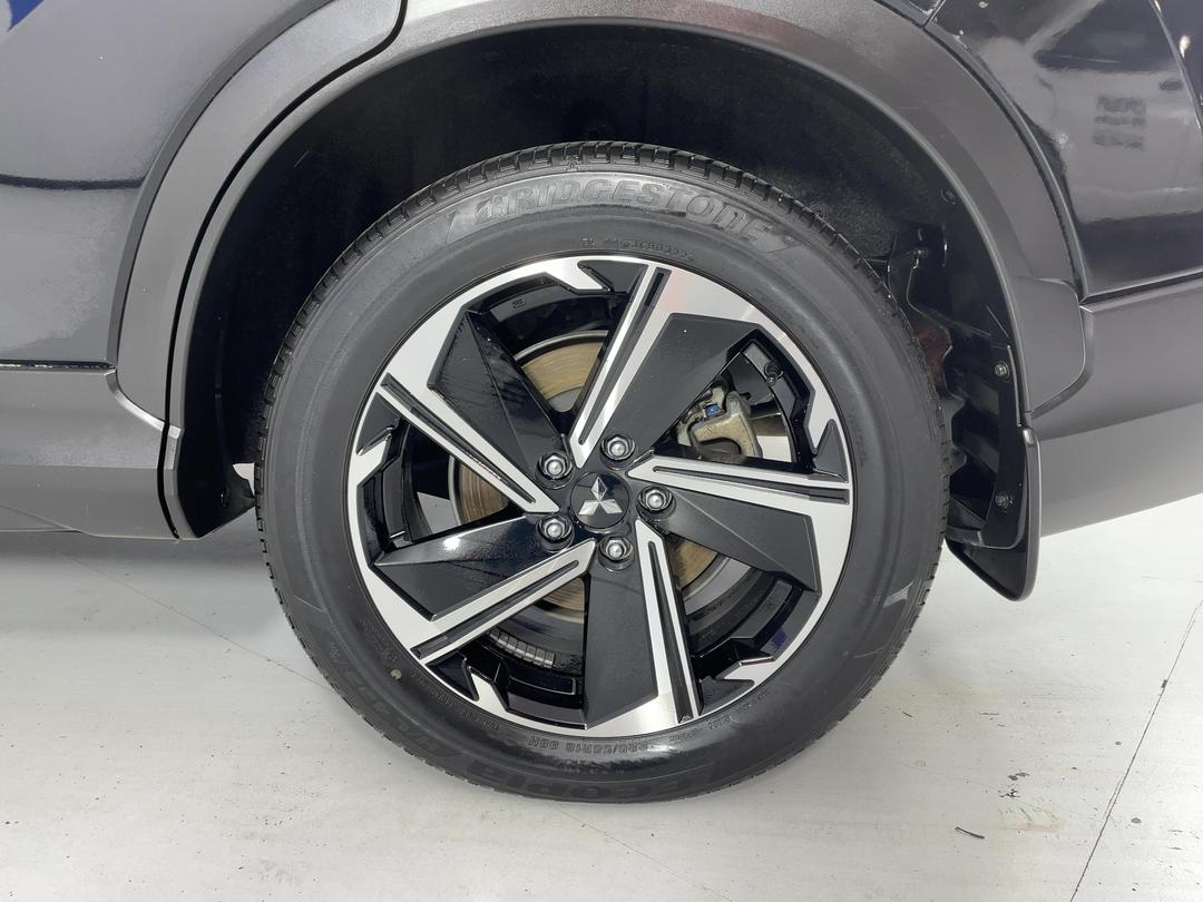 Photo '11' of Mitsubishi Eclipse Cross