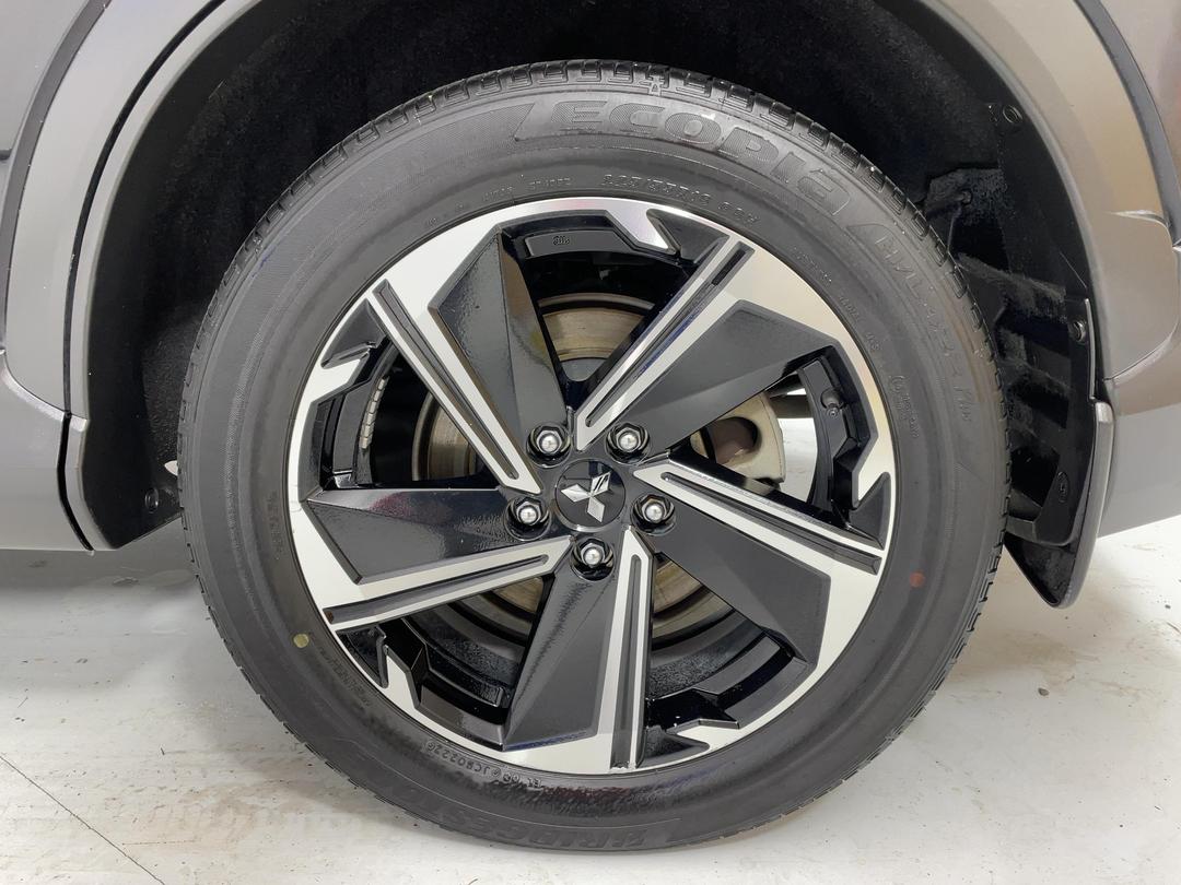 Photo '11' of Mitsubishi Eclipse Cross