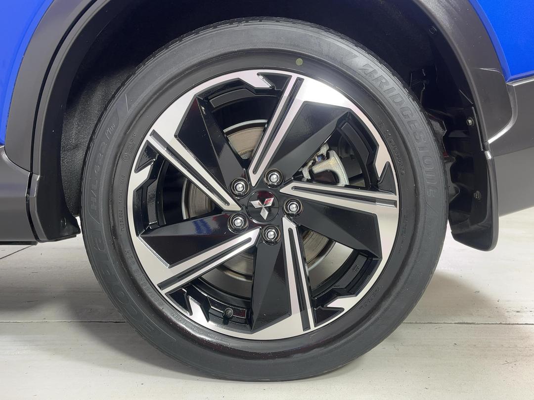 Photo '11' of Mitsubishi Eclipse Cross