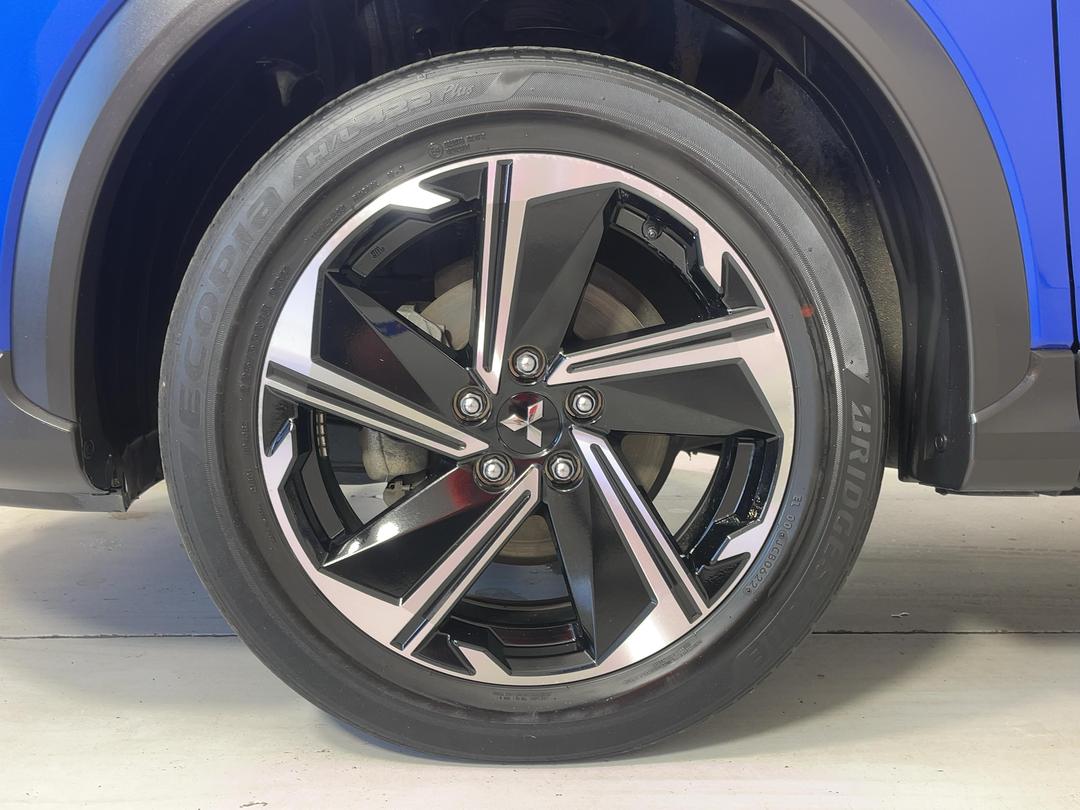 Photo '10' of Mitsubishi Eclipse Cross