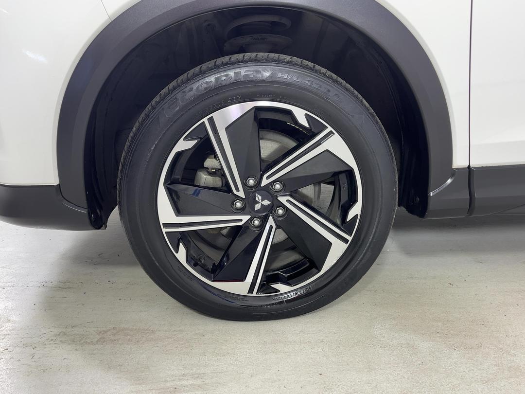 Photo '10' of Mitsubishi Eclipse Cross