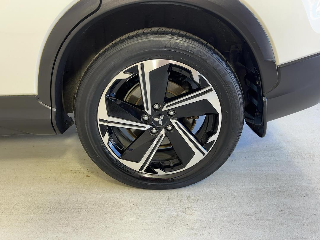 Photo '11' of Mitsubishi Eclipse Cross
