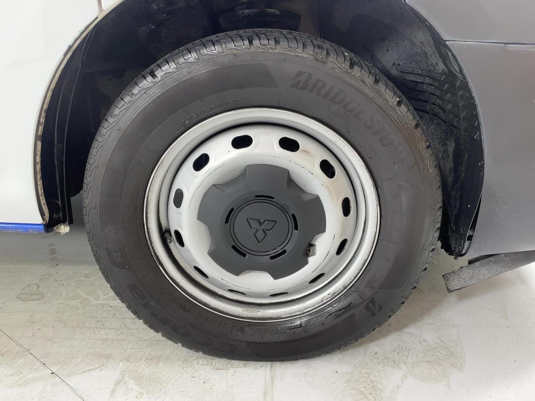 Photo '9' of Mitsubishi Express
