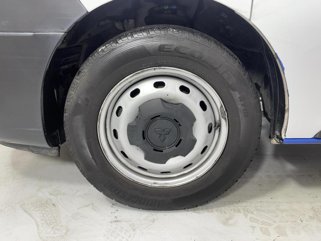 Photo '10' of Mitsubishi Express