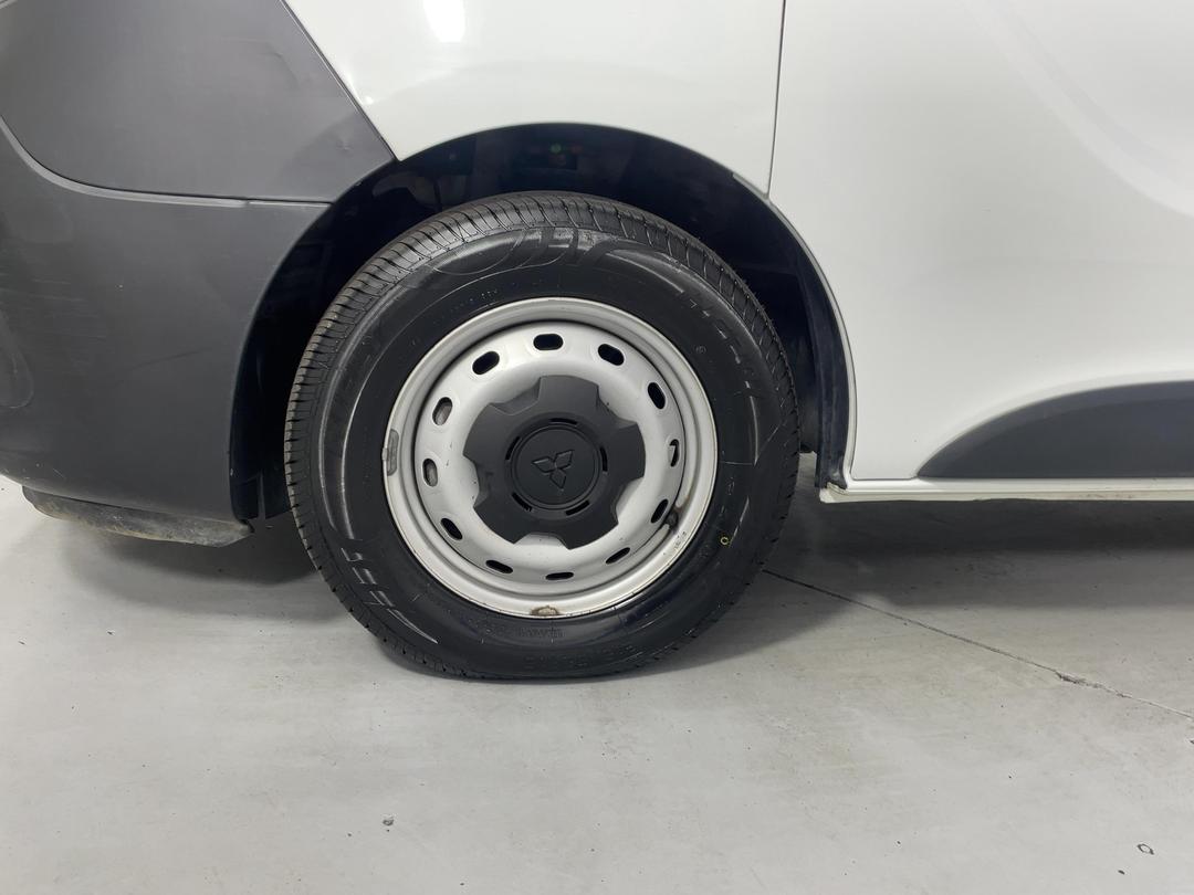 Photo '10' of Mitsubishi Express