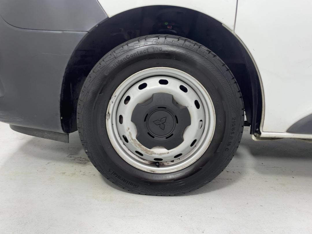 Photo '10' of Mitsubishi Express