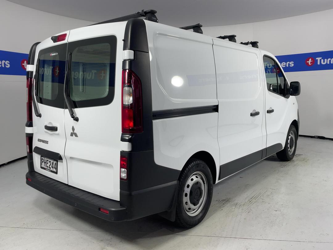Photo '7' of Mitsubishi Express