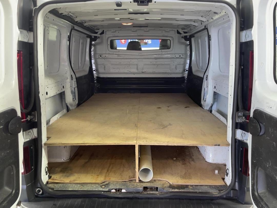 Photo '14' of Mitsubishi Express
