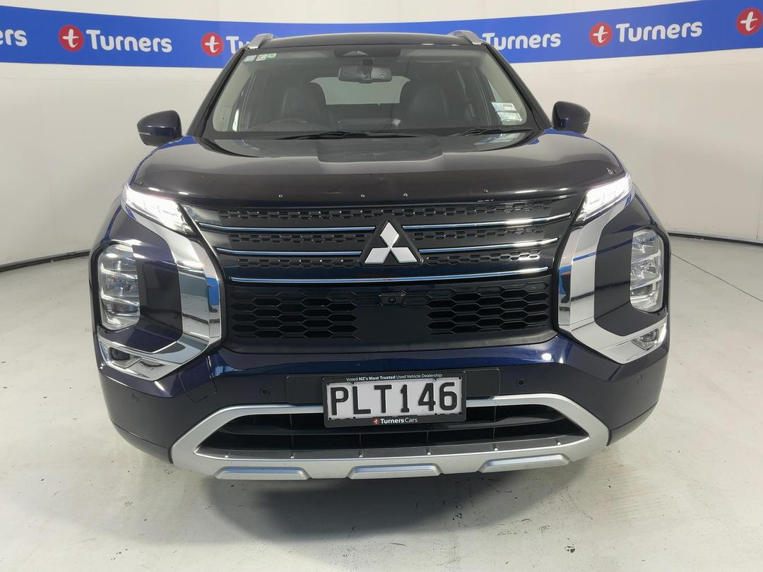 Photo '2' of Mitsubishi Outlander