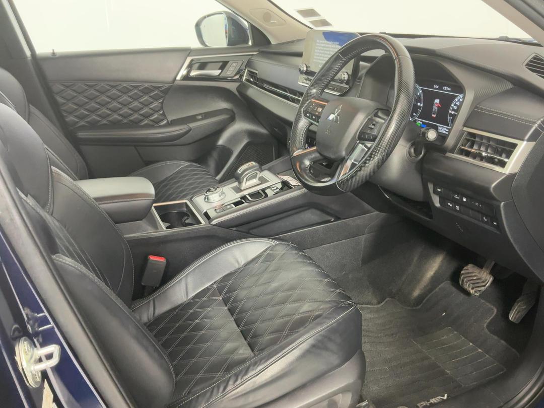 Photo '16' of Mitsubishi Outlander