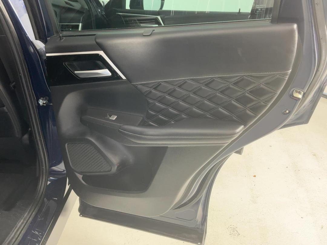 Photo '19' of Mitsubishi Outlander