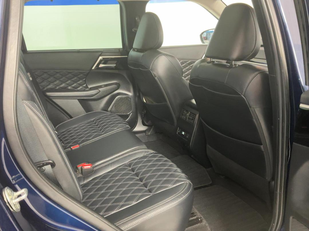 Photo '20' of Mitsubishi Outlander