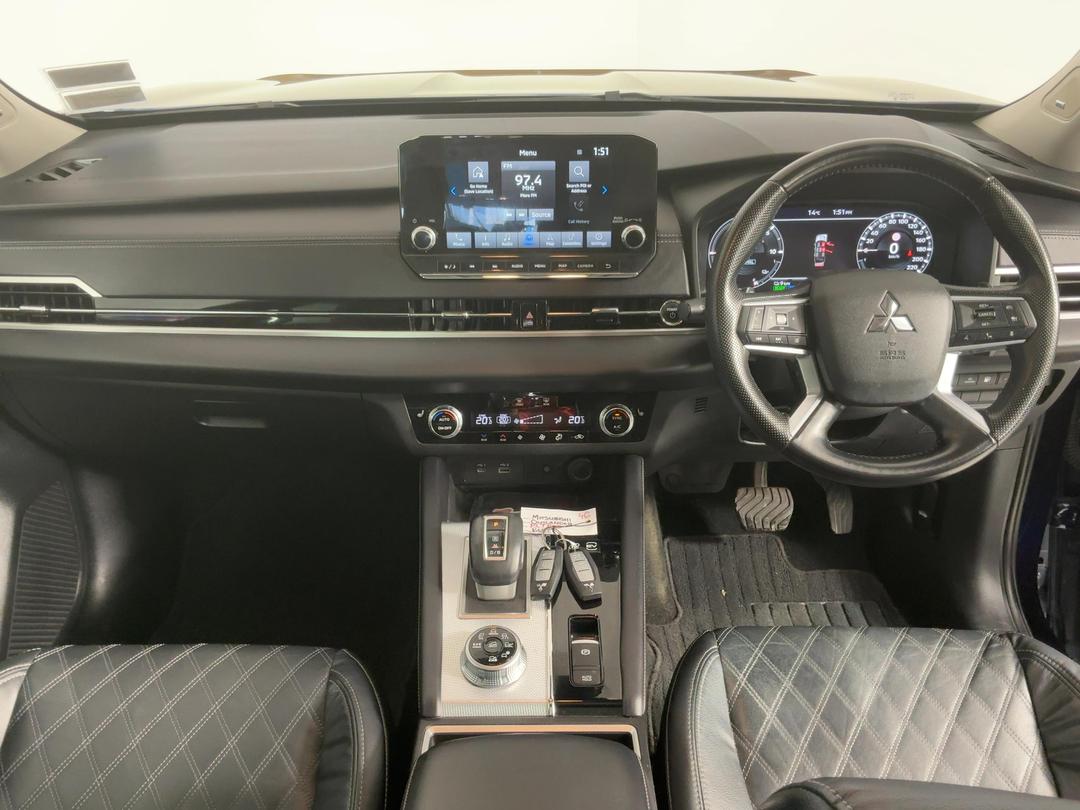 Photo '17' of Mitsubishi Outlander