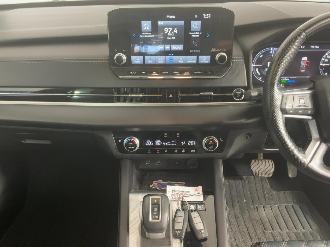 Photo '18' of Mitsubishi Outlander