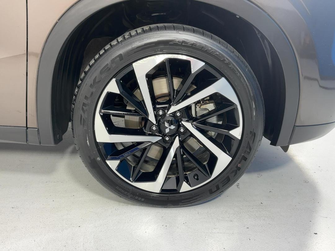 Photo '9' of Mitsubishi Outlander