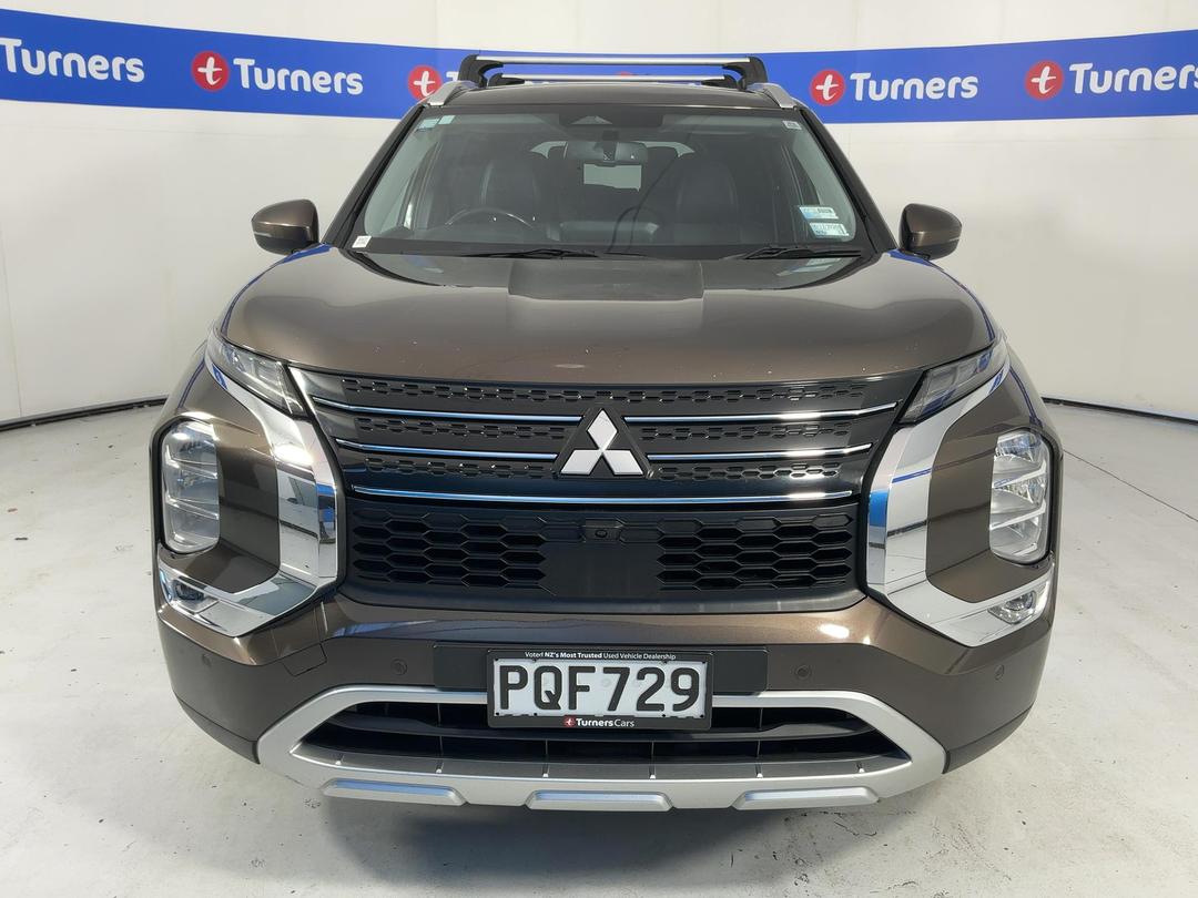 Photo '2' of Mitsubishi Outlander