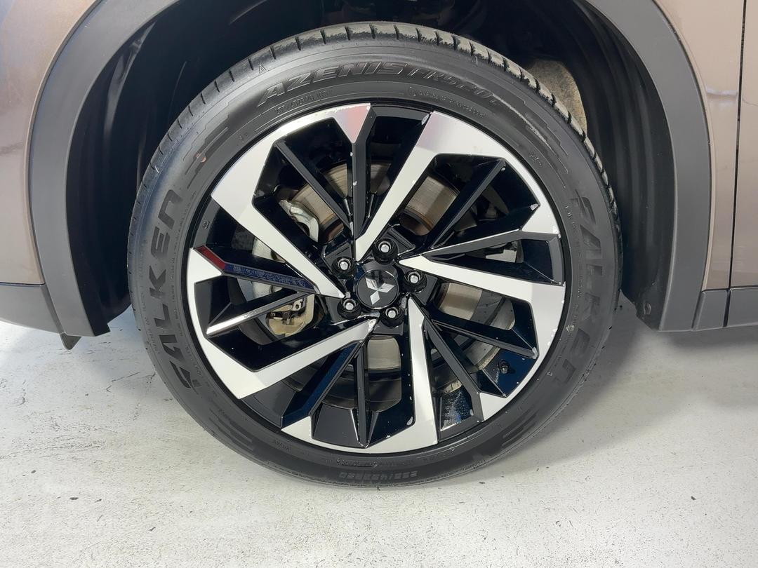 Photo '10' of Mitsubishi Outlander