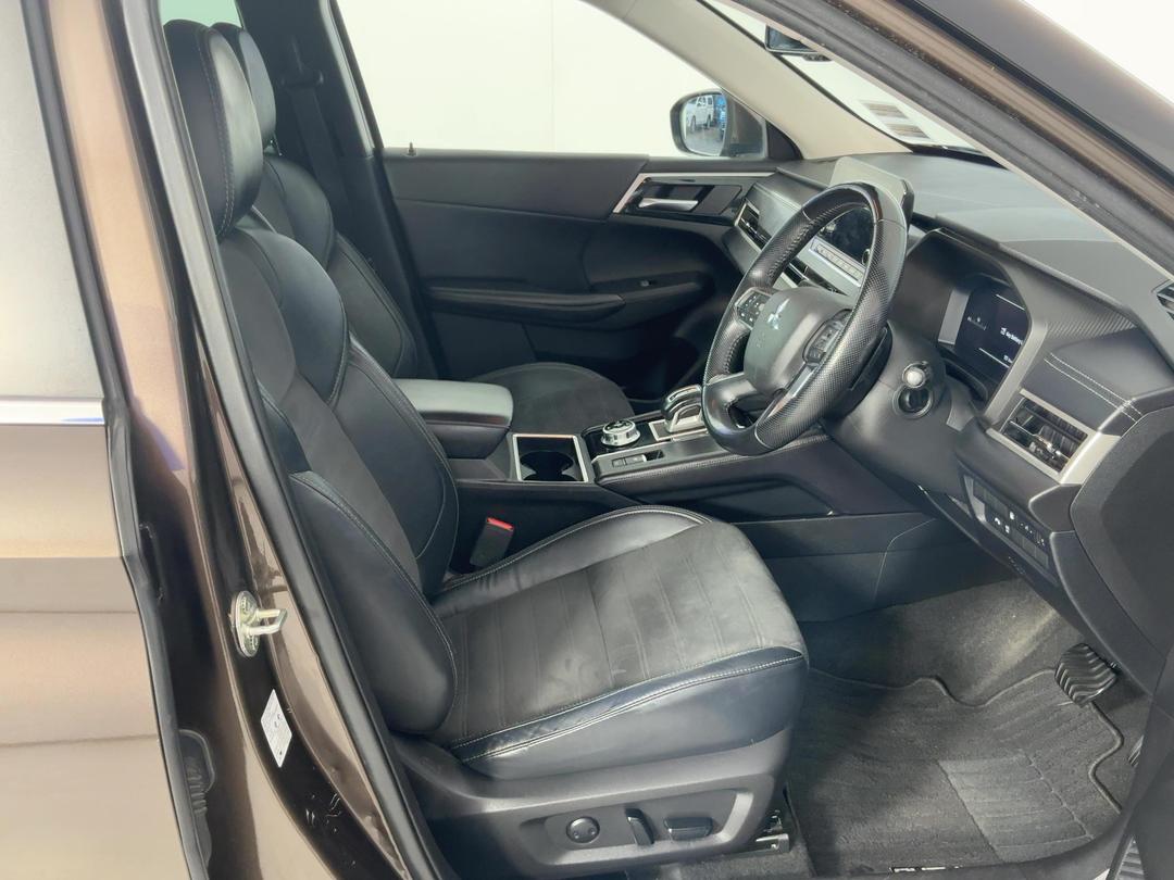 Photo '16' of Mitsubishi Outlander