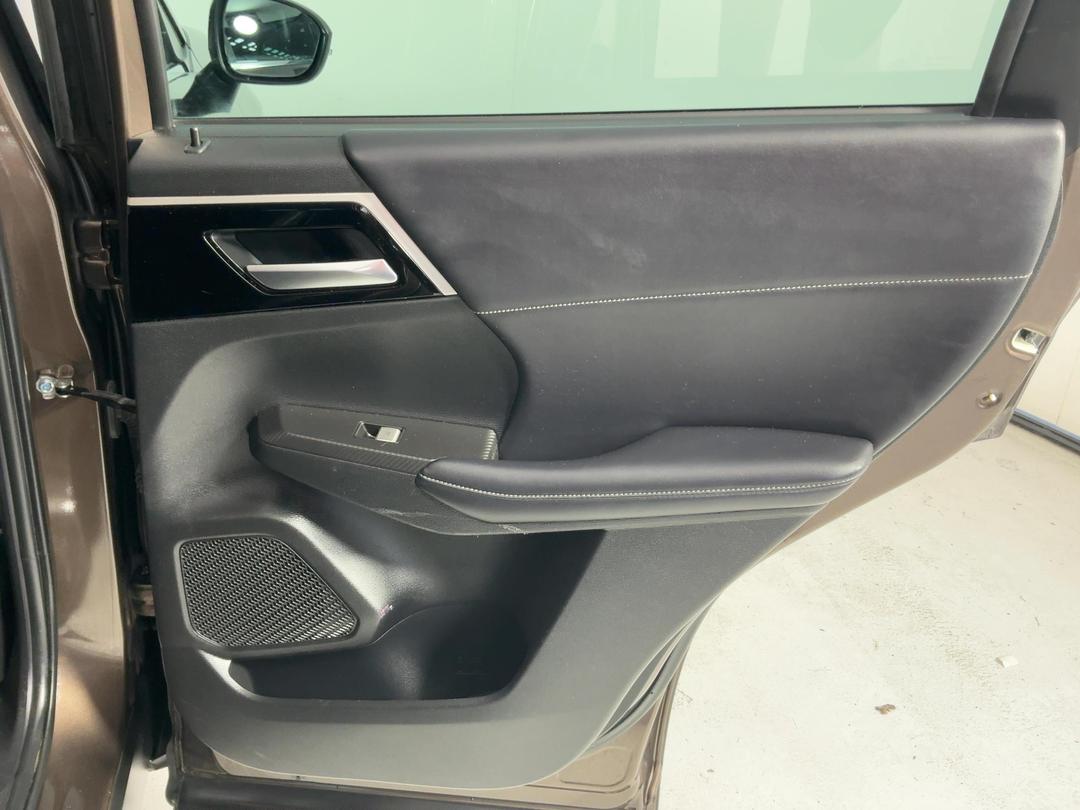 Photo '19' of Mitsubishi Outlander