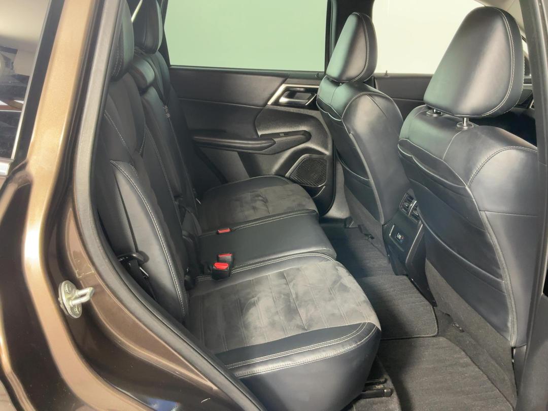 Photo '20' of Mitsubishi Outlander