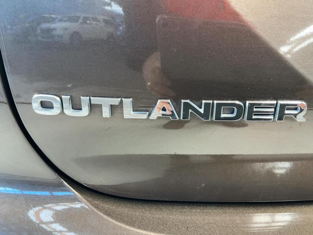 Photo '31' of Mitsubishi Outlander