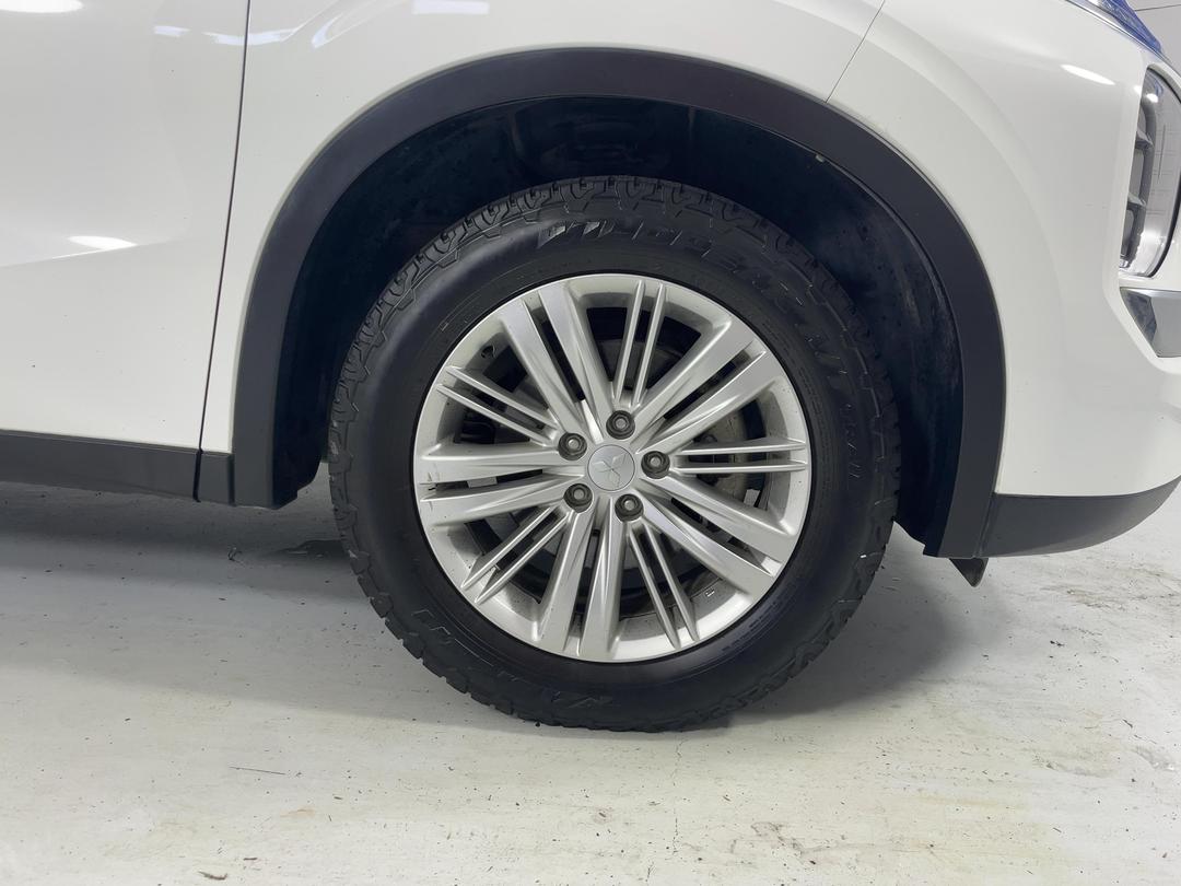 Photo '9' of Mitsubishi Outlander