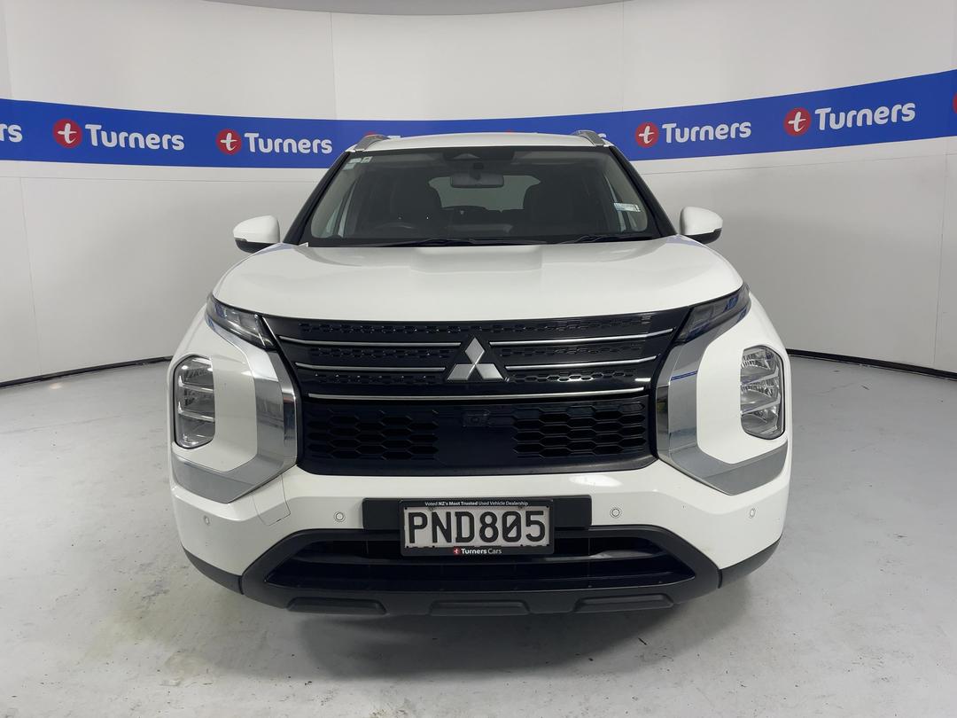 Photo '2' of Mitsubishi Outlander